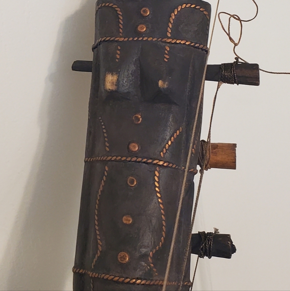 Handcrafted African Harp String Instrument - Picture 3 of 15